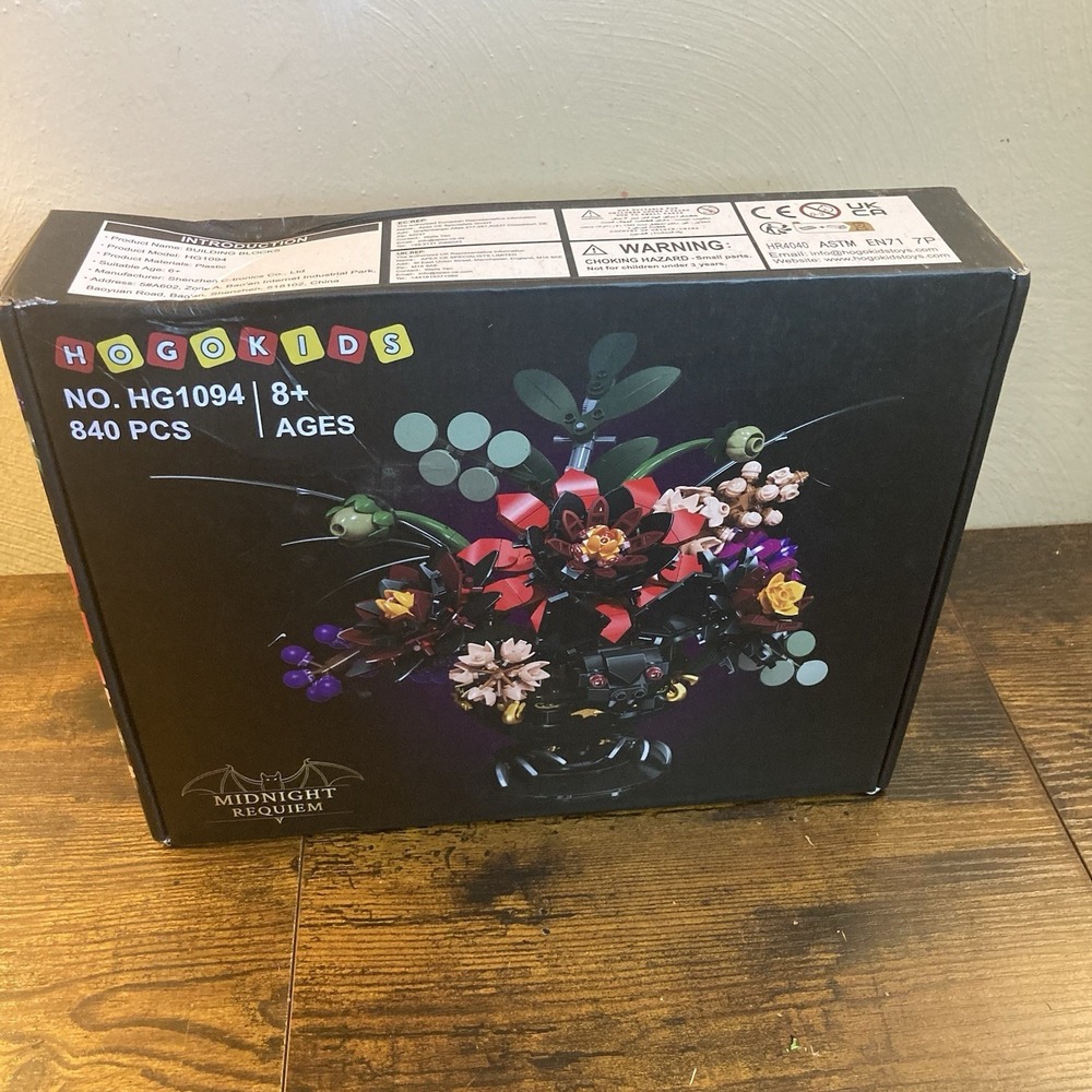 Midnight Requiem‎ Gothic Bat Flower Bouquet Building Blocks Bricks 840 Pieces 8+